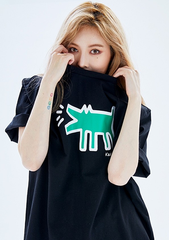 组图泫雅拍春季宣传写真t恤短裤活力少女风韩国歌手泫雅为某品牌拍摄