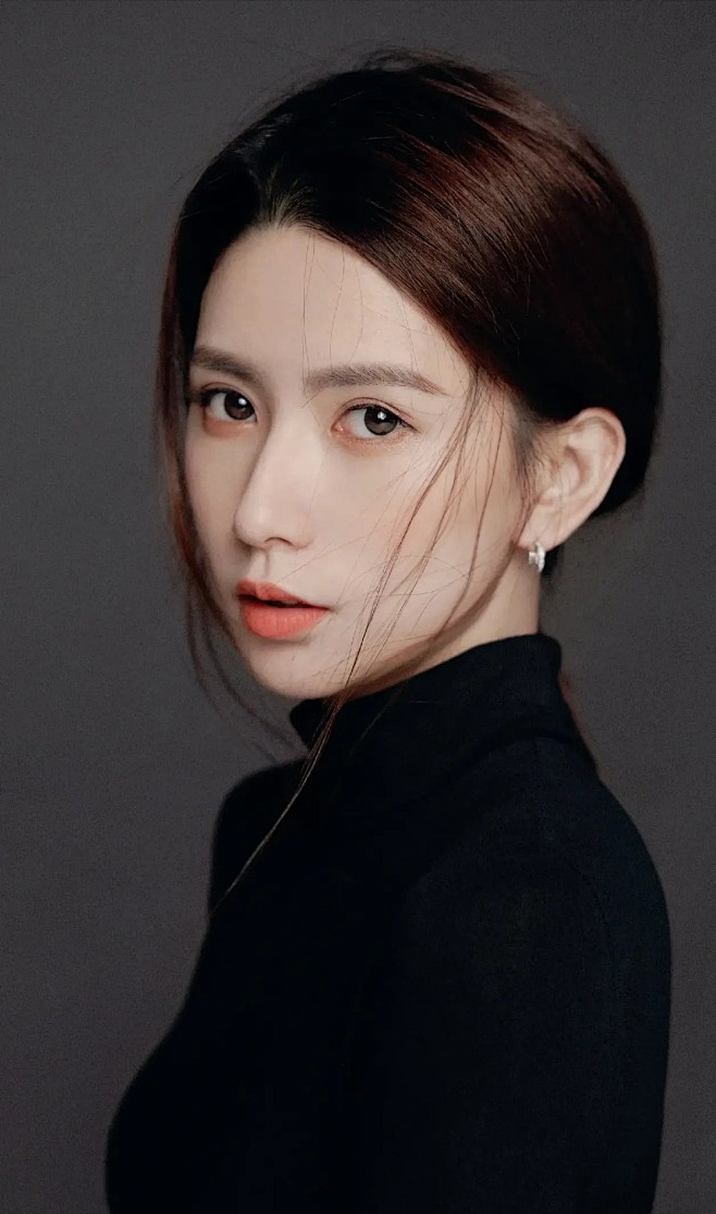 谧予尔从楊过转采于2022-03-05 14:51:47王秋紫照片  (现代美女)谧予