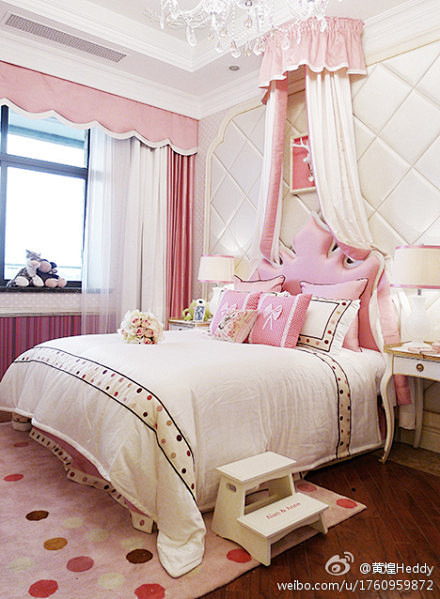 第一套来自最新布置的世茂地产晋江世茂御龙湾项目粉白的公主房白色小