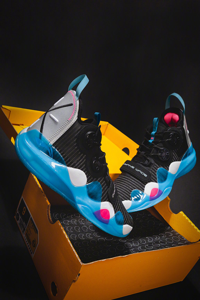 李宁wayofwade8teamnosleep