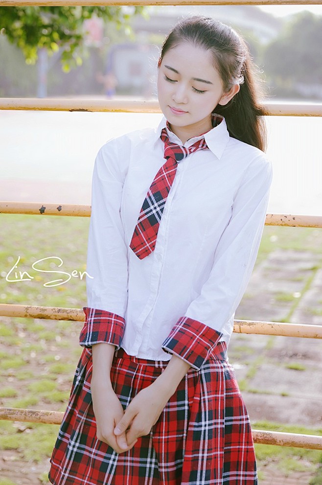 90后极品校花长腿美女操场写真48679高清图片库