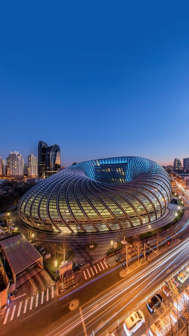 科技感十足的建筑风格凤凰传媒中心