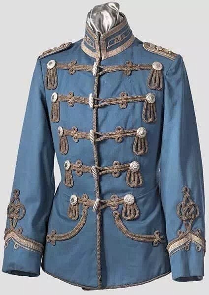 普鲁士骑兵的服饰艺术来自彩色系微博