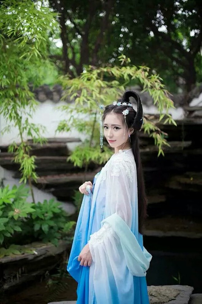 淡蓝色星星汉服祸国姜沉鱼宫装cn表出镜妆面造型卿澈新浪微博半次元水