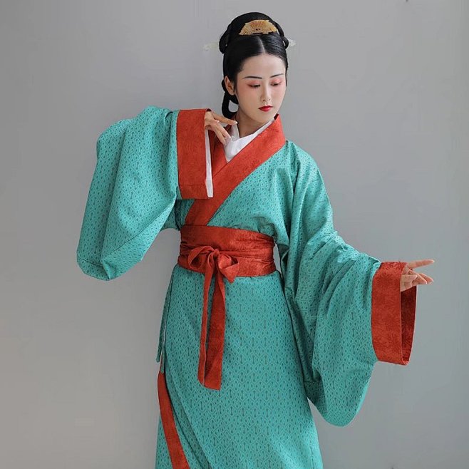 汉服曲裾