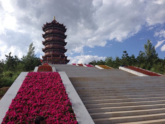 集宁白泉山上凤凰塔tianma