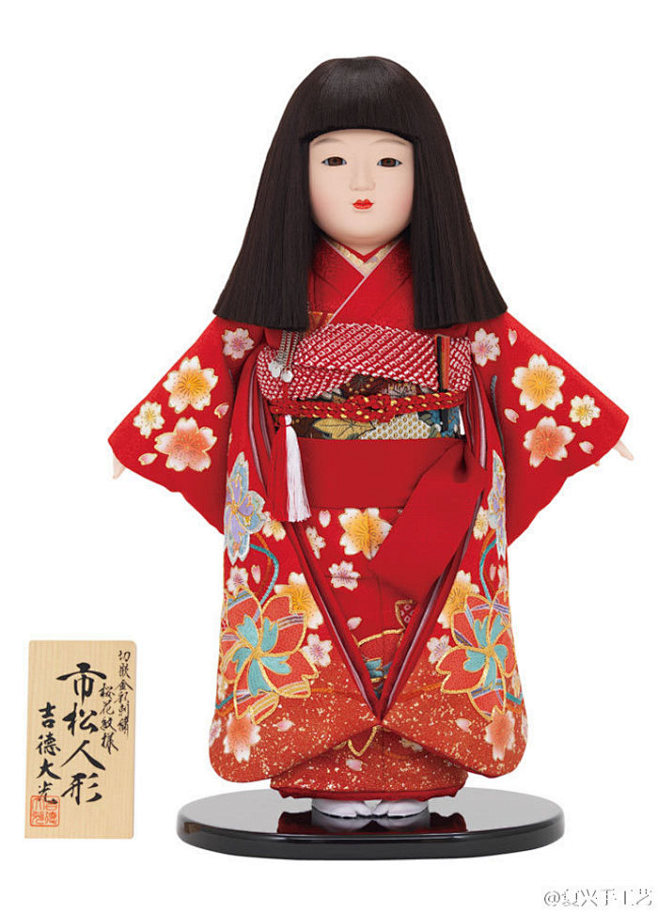 市松人形江户时代有人以当时的歌舞伎舞者佐野川市松的脸为范本创作出