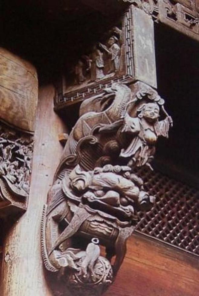 中国古建之雀替雀替是中国古建筑的特色构件之一是安置于梁或阑额与柱