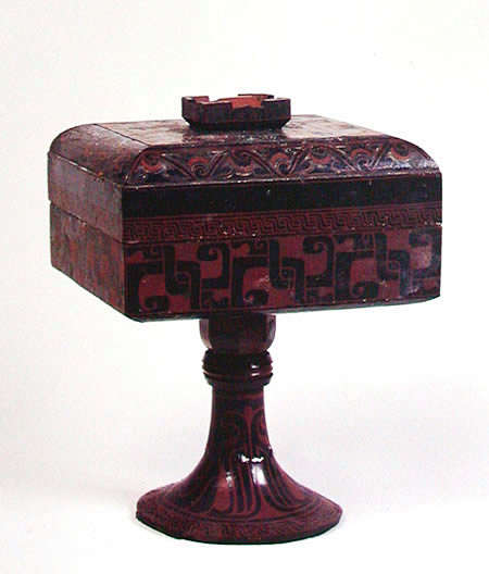 楚秦汉漆器彩绘凤鸟纹方豆