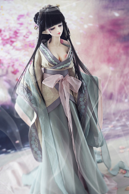 粉胸半掩疑晴雪醉眼斜回小样刀