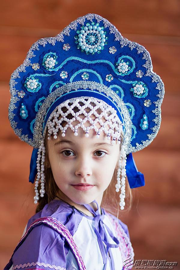 俄罗斯传统的盾形头饰