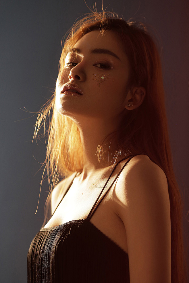 美女脸侧光暖光源