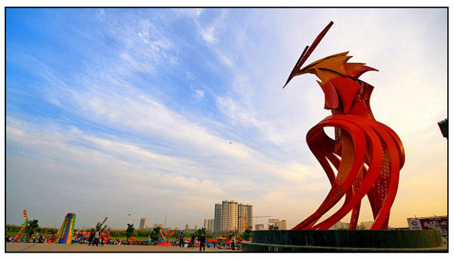 临沂标志性城市雕塑丹凤啼翠