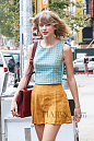 当地时间8月6日，“霉霉”泰勒·史薇芙特 (Taylor Swift) 一身复古装扮纽约出街去健身，