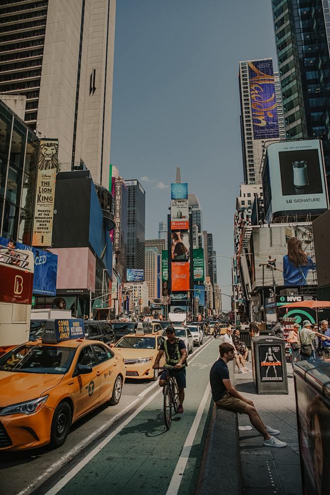这座城市的繁忙街道