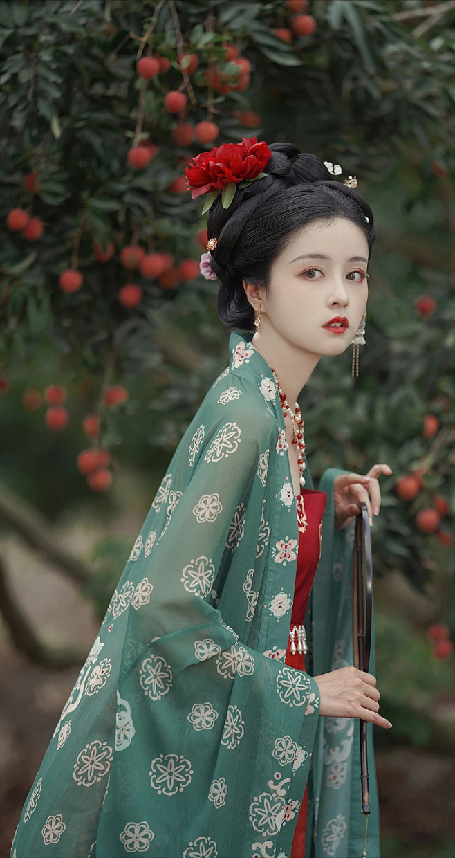 高价收购废品从smirror_转采于2022-01-09 09:42:30汉服b-人物 模特高