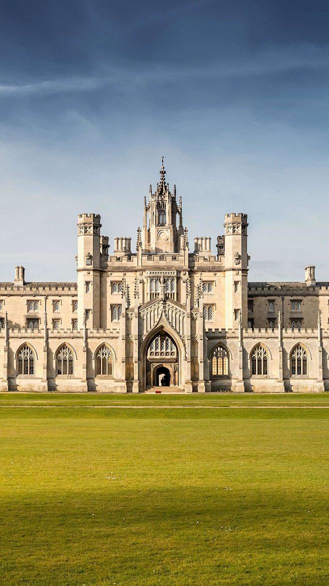 英式建筑增添了学院气息使得人们生出一种对学问的敬畏之心