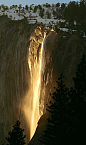 Horsetail Falls in Yosemite 在这里，每年只有二月份的几天，当太阳与瀑布达到一定的角度是就会出现这种奇观 犹如瀑布着火一般