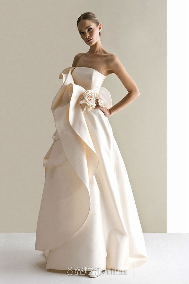 antonioriva时尚简约婚纱礼服秀