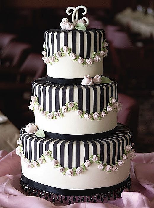 谁说婚礼中不能使用黑色个性新娘才不管那么多暗黑风格翻糖蛋糕这种