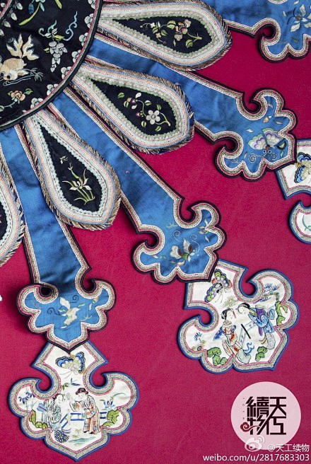 繁复之美云肩是一种极其特别的汉族服饰其设计不拘泥于特定款式纹样也