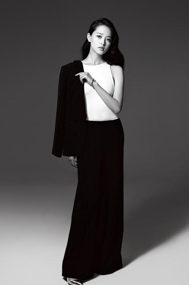 冯越中性写真黑白简约彰显轻熟