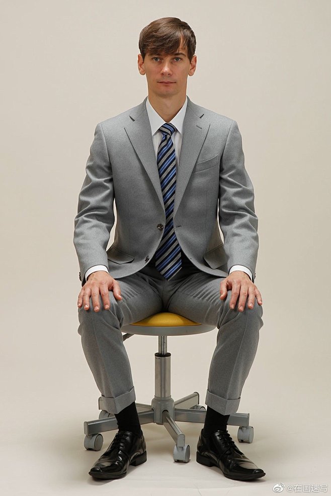 穿西服的360度男性坐姿参考酷更多19张微来自在画速写微博