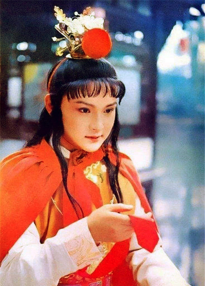 电视剧红楼梦中欧阳奋强饰演贾宝玉