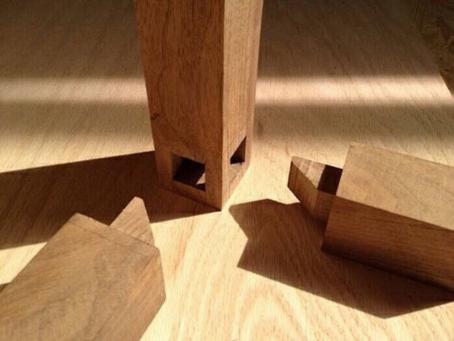 榫卯sǔnmǎo是古代中国建筑家具及其它器械的主要结