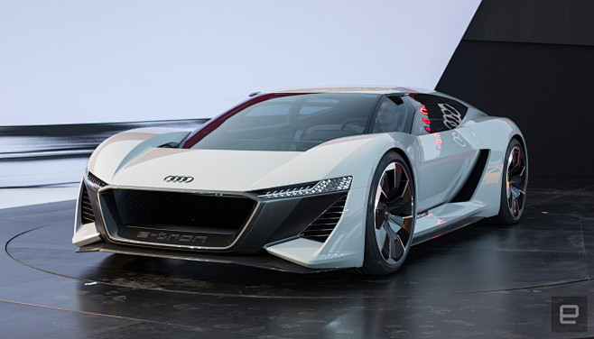 奥迪pb18etron是一款科幻味很足的概念超跑赶在最终发布etronsuv以前