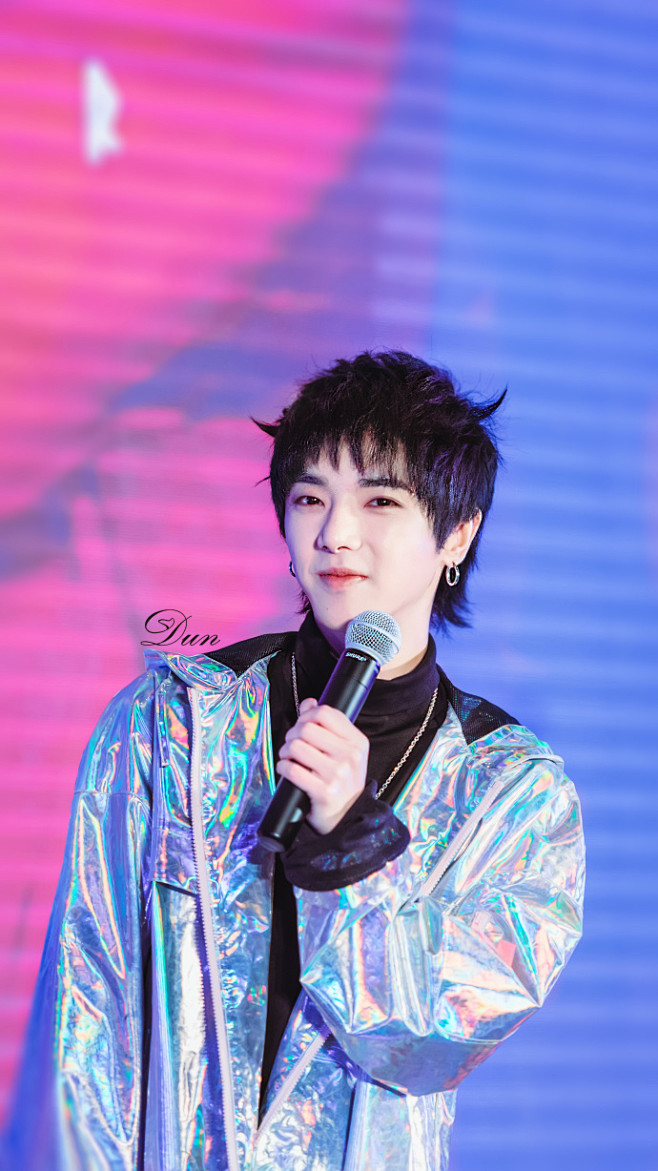 华晨宇2017华晨宇火星演唱会华晨宇火星演唱会发布会魔王花手机屏保