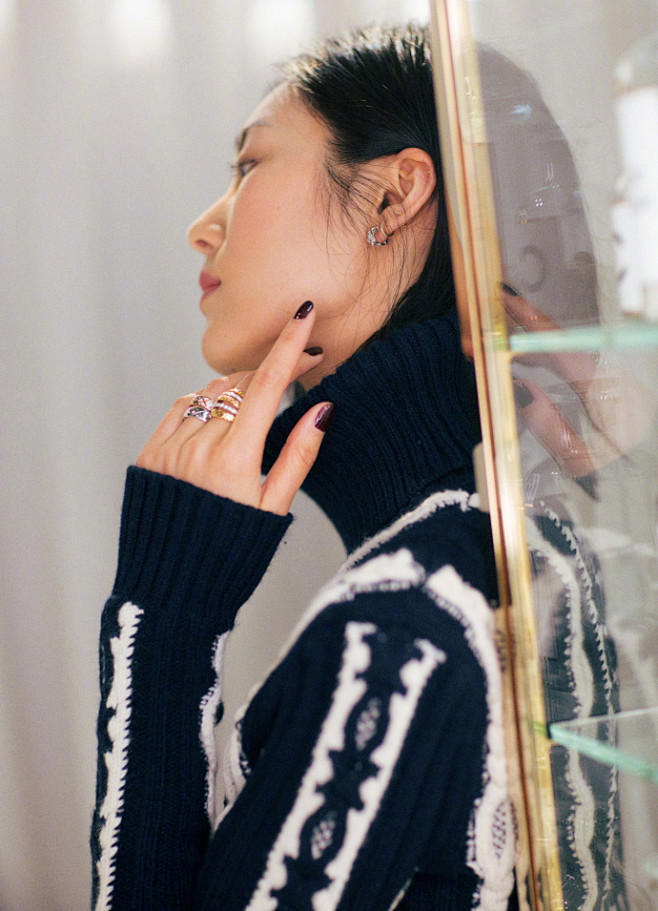 02-19 15:50:46刘雯侧脸毛绒绒的巨毛球93是牛爱花啊同采自weibo