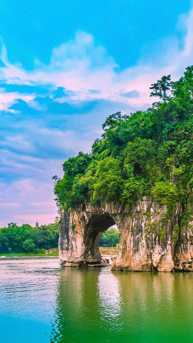 桂林因桂树繁多桂花成林而得名