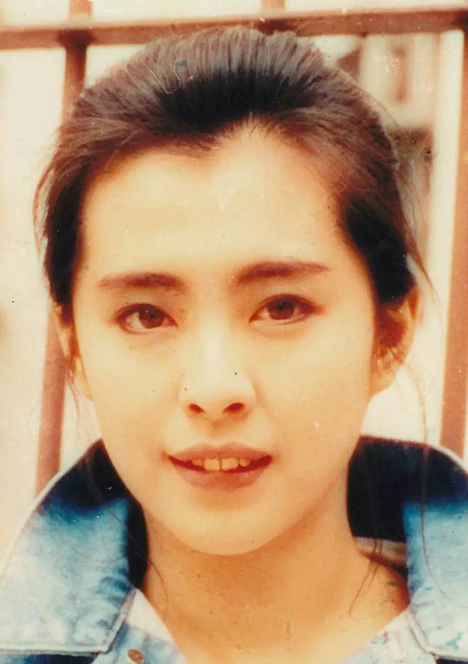 古典媚惑王祖贤台湾出道于香港发展著名电影女演员90年