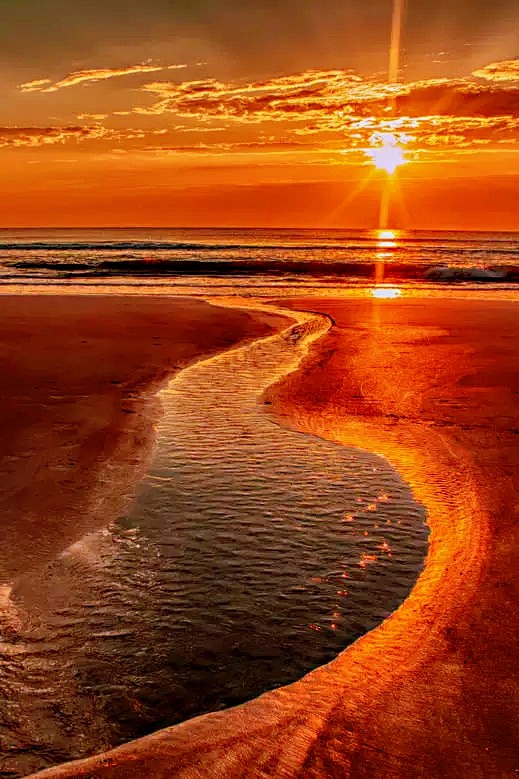 这是属于海洋的日月星辰霞光万丈