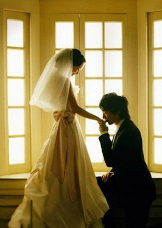 09:45:25#求婚# #亲吻手背#情侣动作sora—翀哥同采自wed